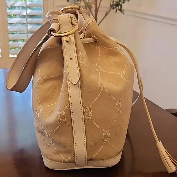 Dooney & Bourke Monogram Signature Drawstring Bucket Shoulder Bag White Leather - Picture 8 of 17